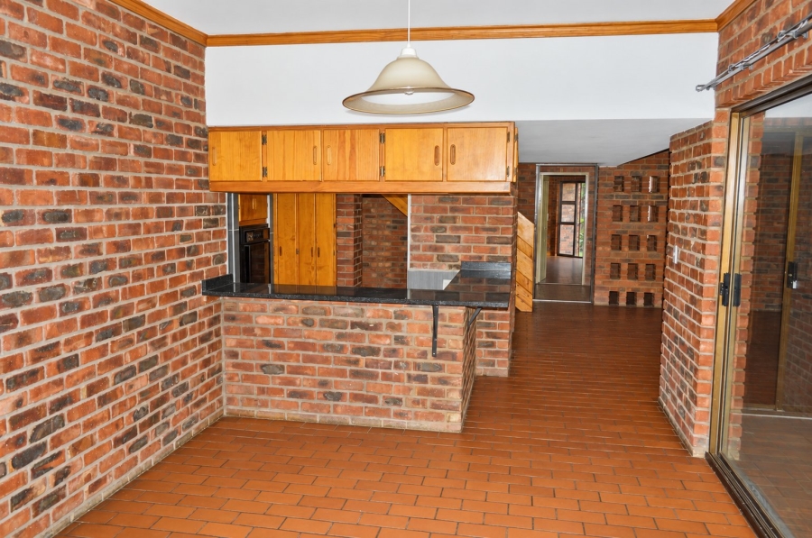 To Let 3 Bedroom Property for Rent in Flamwood North West